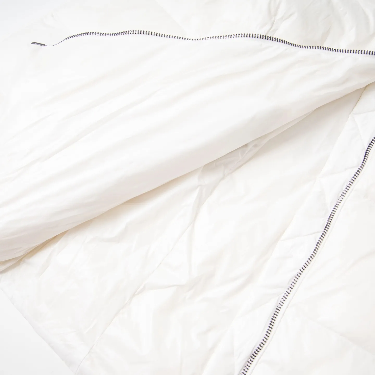 【MONCLER公式 旗艦店】モンクレール ダウンジャケット、ご好評に付き再入荷！