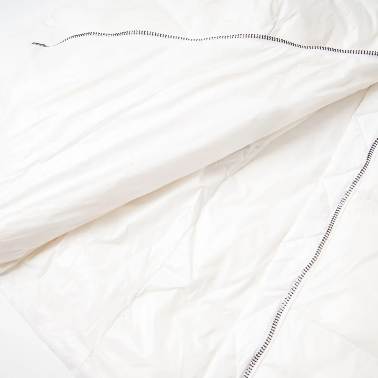 【MONCLER公式 旗艦店】モンクレール ダウンジャケット、ご好評に付き再入荷！