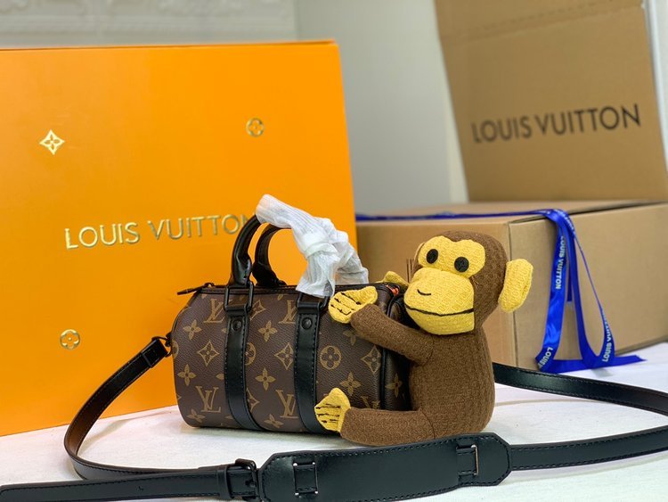 LouisVuitton ルイヴィトン ショルダーバッグ & クロスボディバッグ M80118