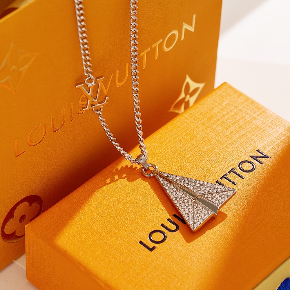 LOUIS VUITTON（ルイヴィトン）PAPERPLANE ネックレス