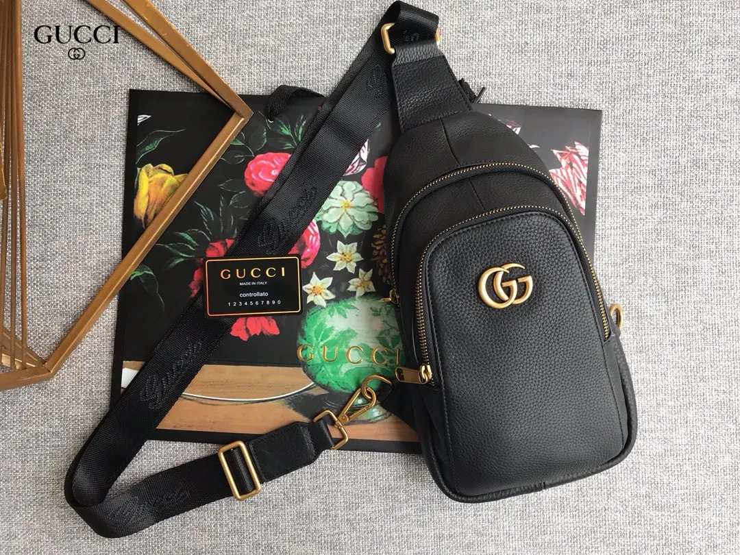 【GUCCI 公式旗艦店】クッチ 胸ポケット 当日出荷 好評に付き再入荷！32*17*4CM