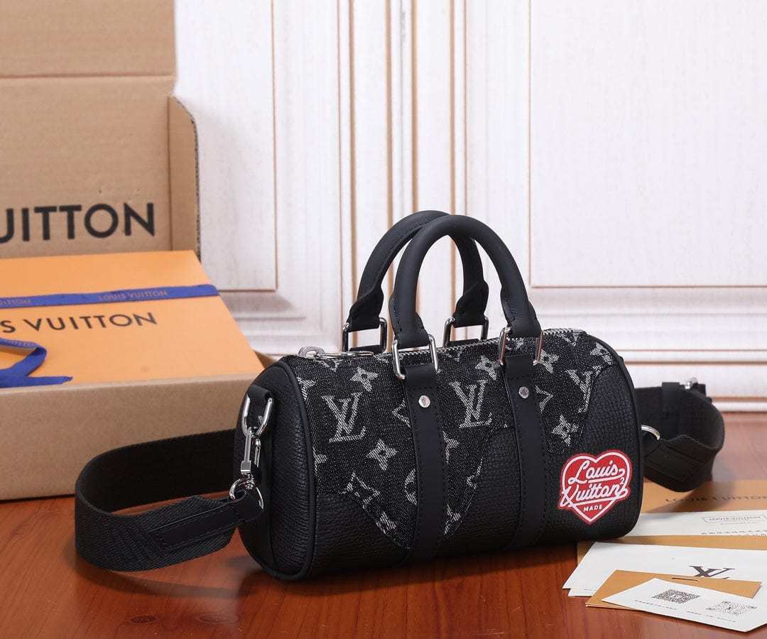 ルイヴィトン Louis Vuitton バッグ キーポル XS M81010