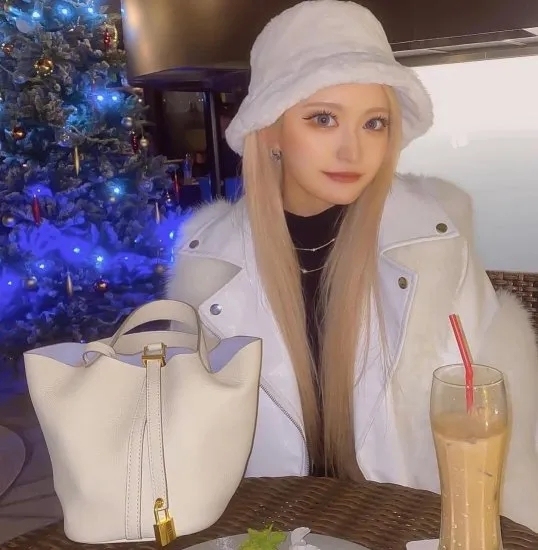 Hermes(エルメス) 限定30個！ひなたまりん様ちぴたん様ご愛用★おまけ付き 本革