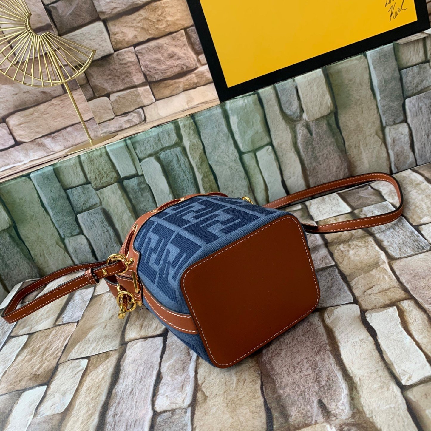 FENDI（フェンディ） メッセンジャーバッグ18X12X10CM