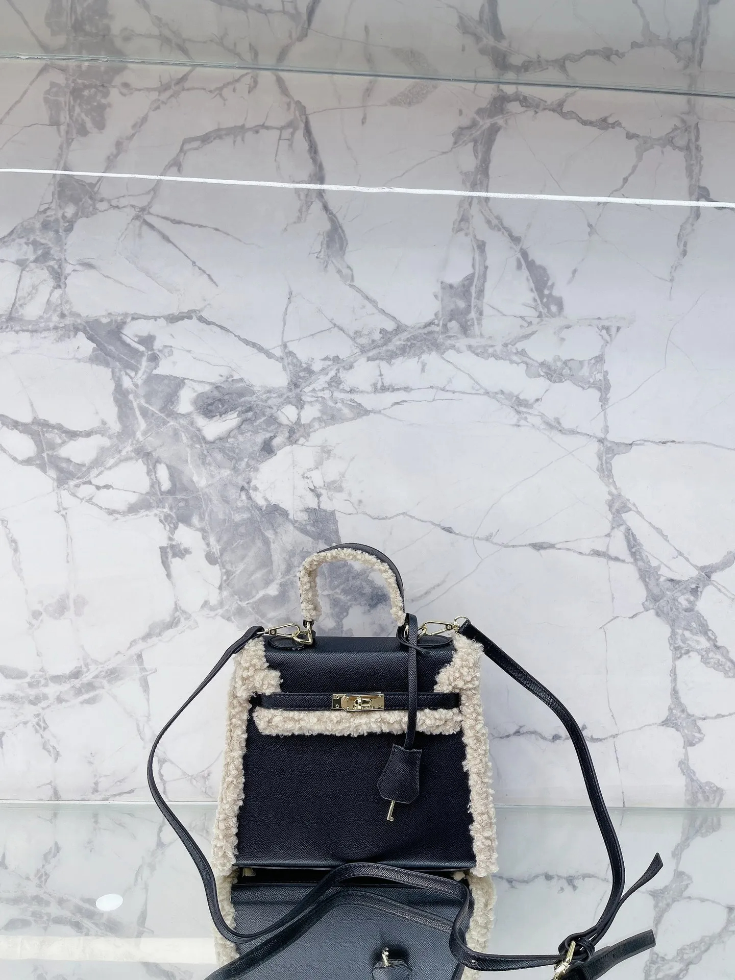 【HERMES公式 旗艦店】 エルメス ショルダーバッグ 当日出荷 好評に付き再入荷！25*19CM