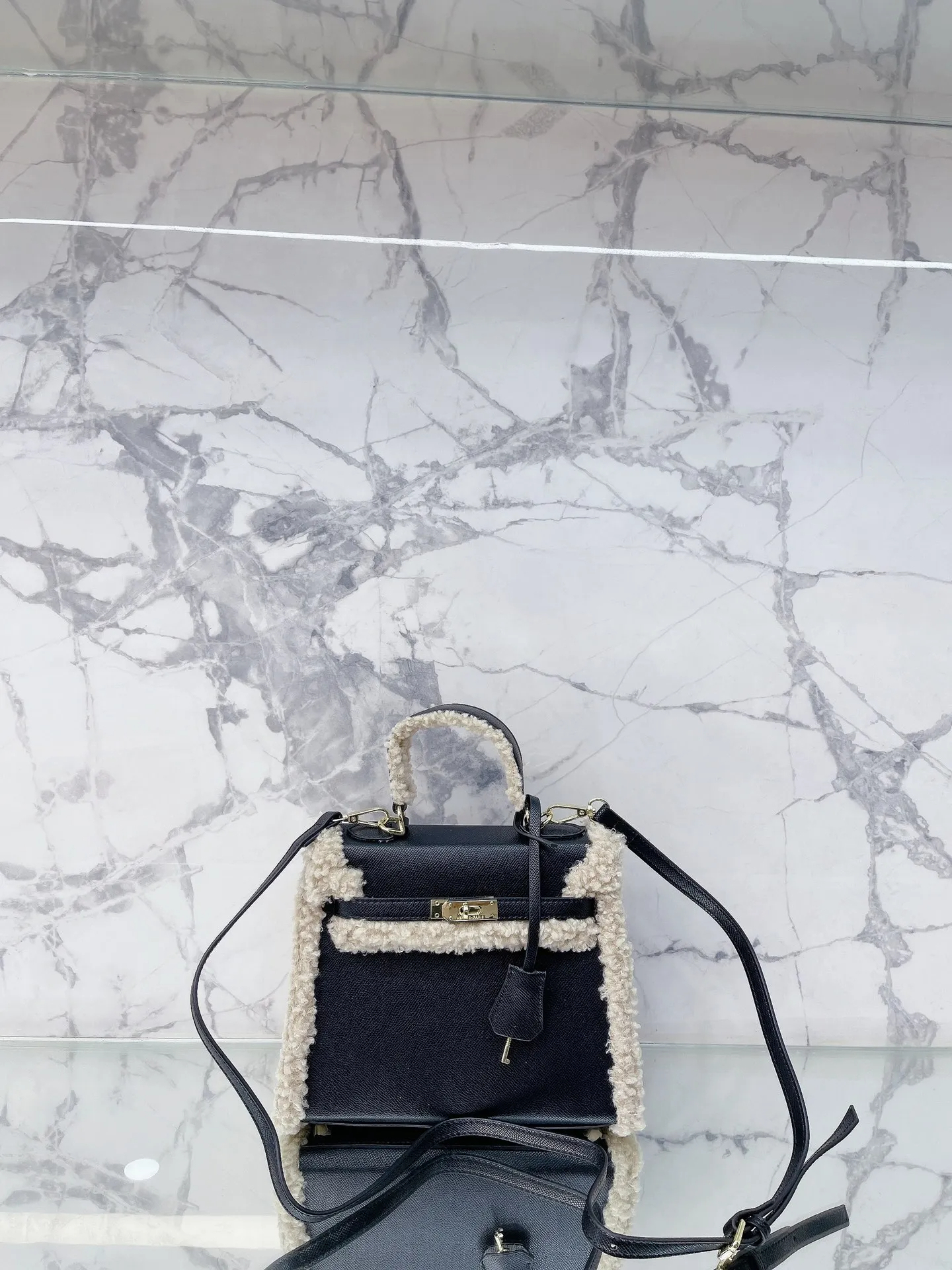 【HERMES公式 旗艦店】 エルメス ショルダーバッグ 当日出荷 好評に付き再入荷！25*19CM