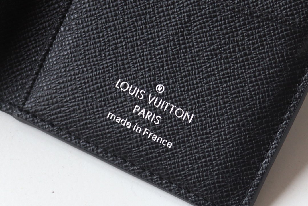 Louis Vuitton (ルイ・ヴィトン) 財布 11x8x1 cm