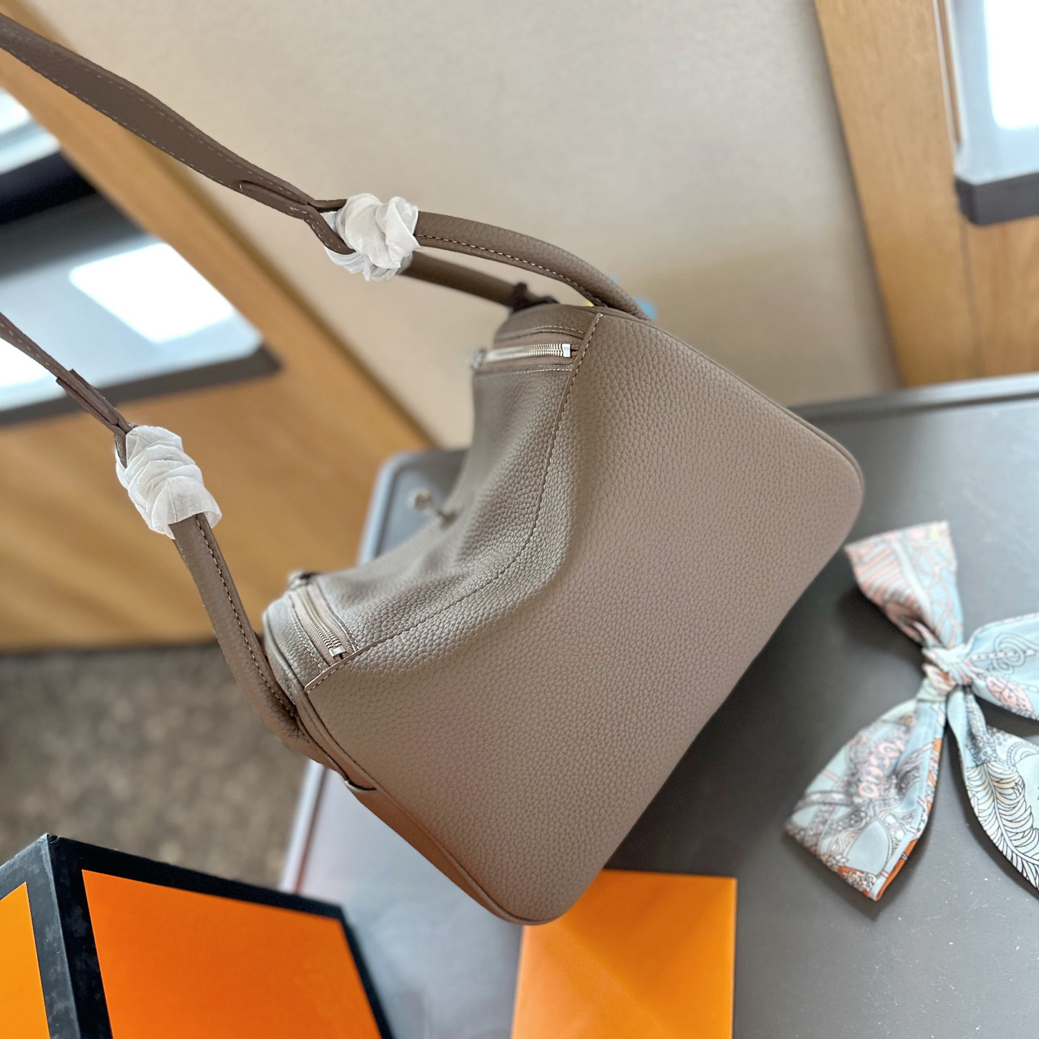 《上品★》【HERMES】リンディ26ハンドバッグ(エトゥープ)
