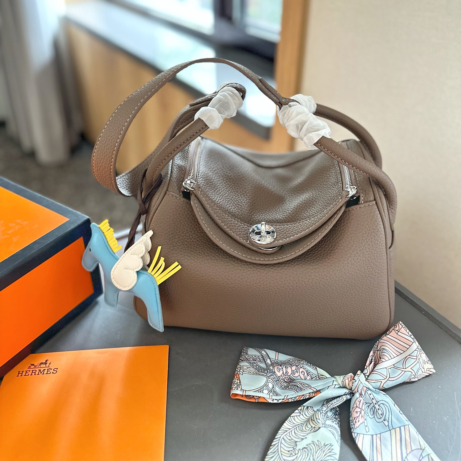 《上品★》【HERMES】リンディ26ハンドバッグ(エトゥープ)