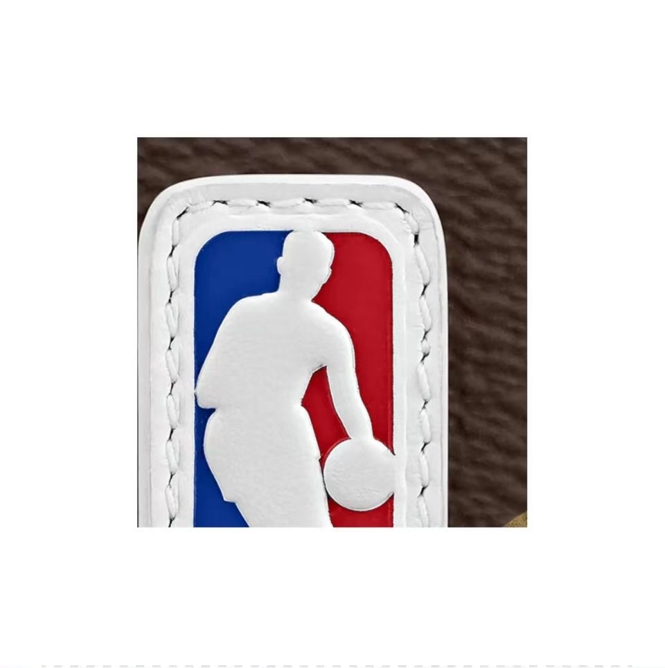 LOUIS VUITTON x NBA 連名です 短財布 M80103 M80104