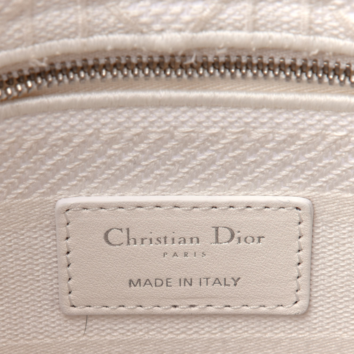 【DIOR】雑誌掲載！完売必至！憧れのMedium Lady D-Lite Bag！ 刺繍キャンバス グレー バッグ