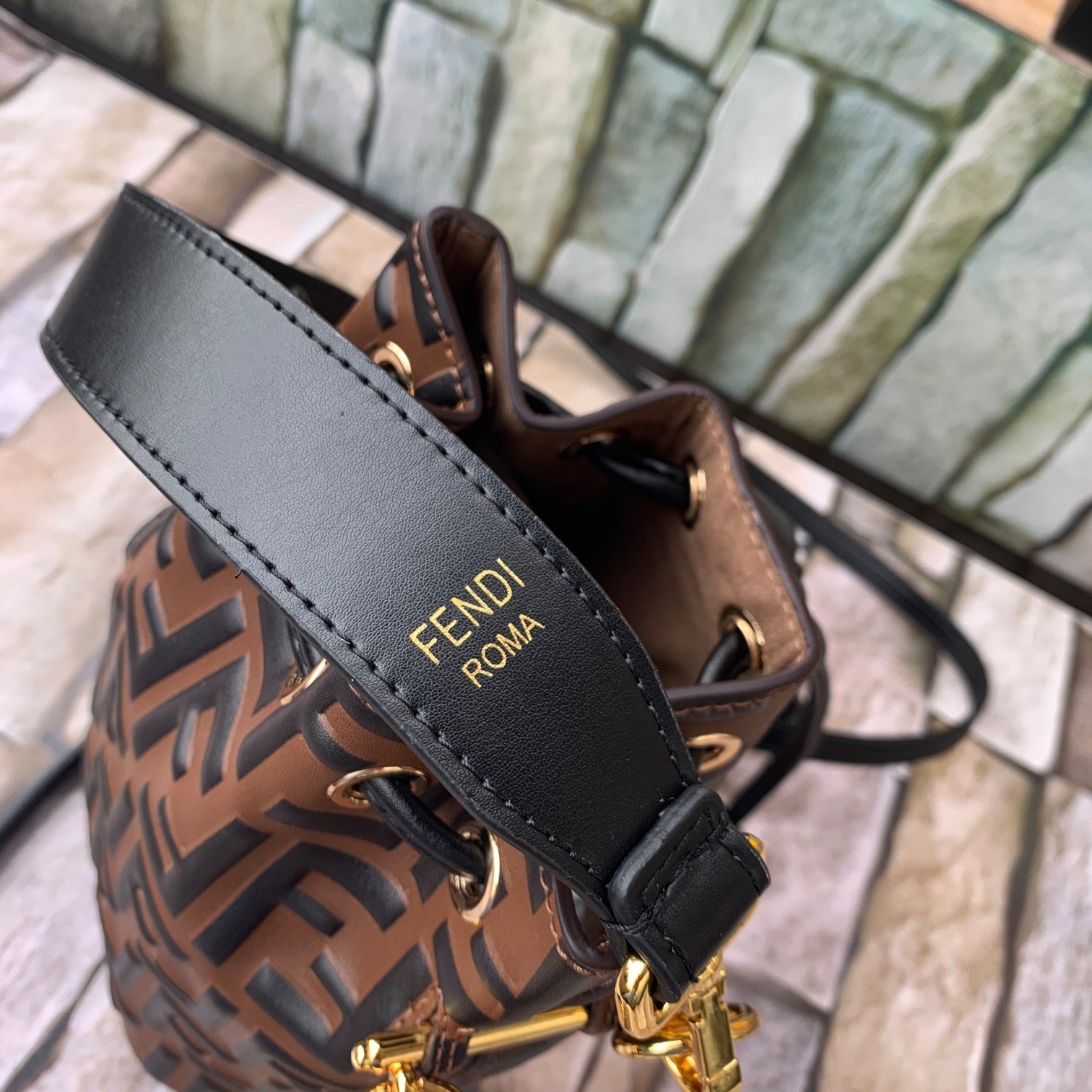 FENDI（フェンディ） メッセンジャーバッグ18X12X10CM