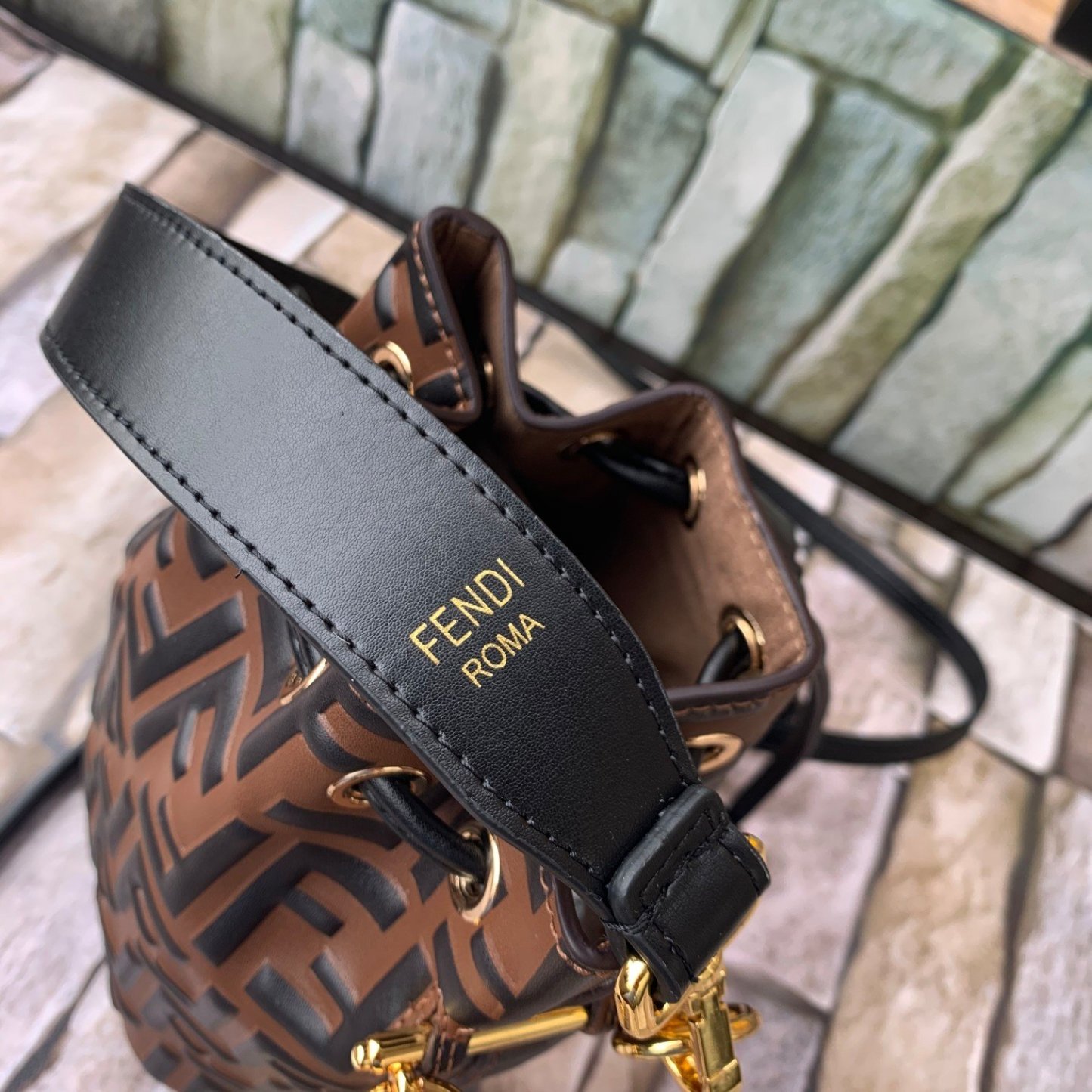 FENDI（フェンディ） メッセンジャーバッグ18X12X10CM