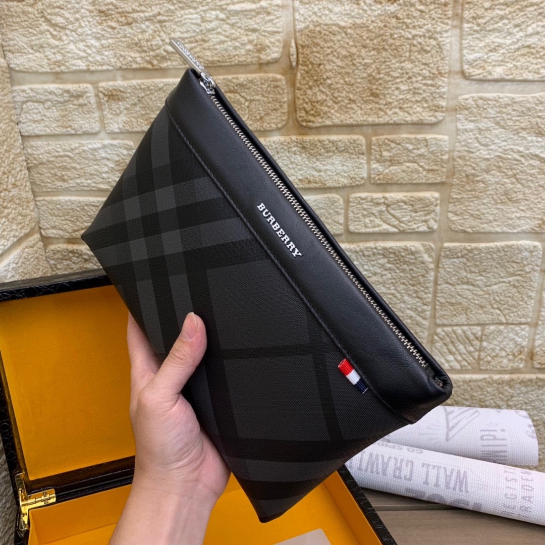 【BUREERRY公式 旗艦店】（バーバリー）クラッチバッグ 28x18x3cm