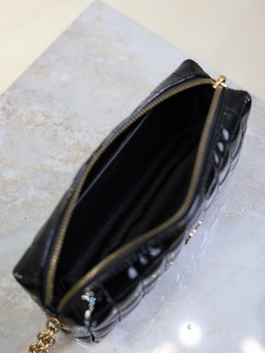 SAINT LAURENT チェーン付きカサンドラ マトラッセ カレ ポーチ