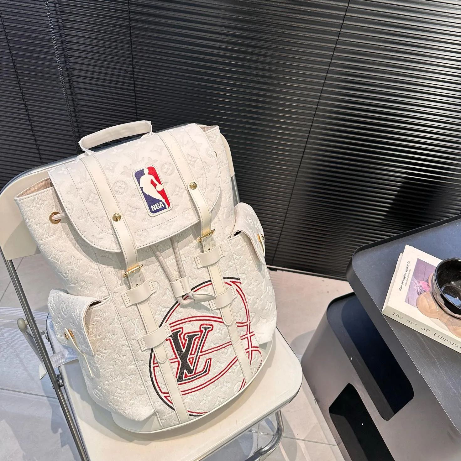 ◇Louis Vuitton◇ 春先に向けた最新スタイルのバックパック