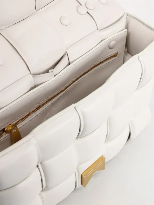 ボッテガ・ヴェネタ チェーン カセット ショルダーバッグ チョーク