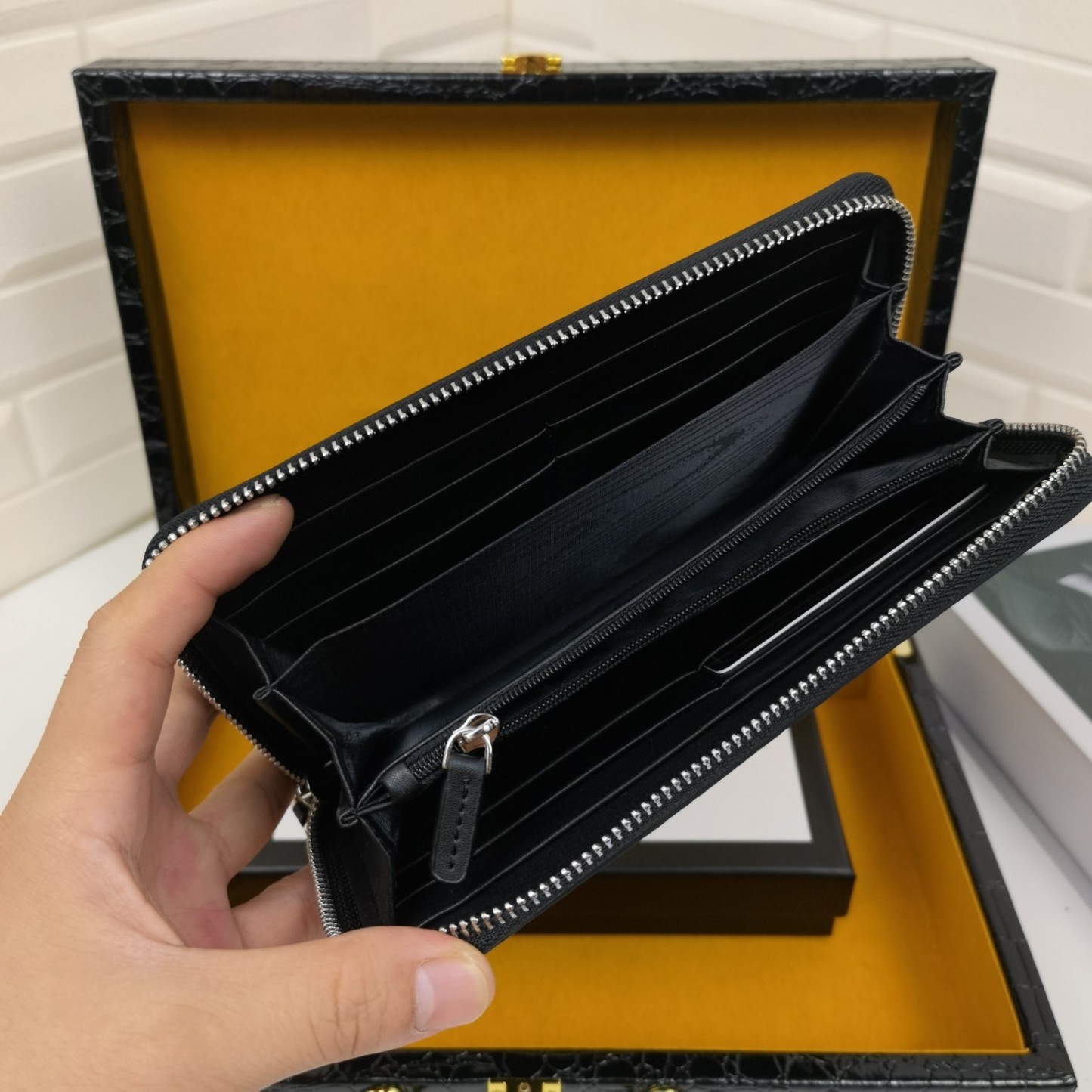 GUCCI グッチ/ インターロッキングG 二つ折り 長財布