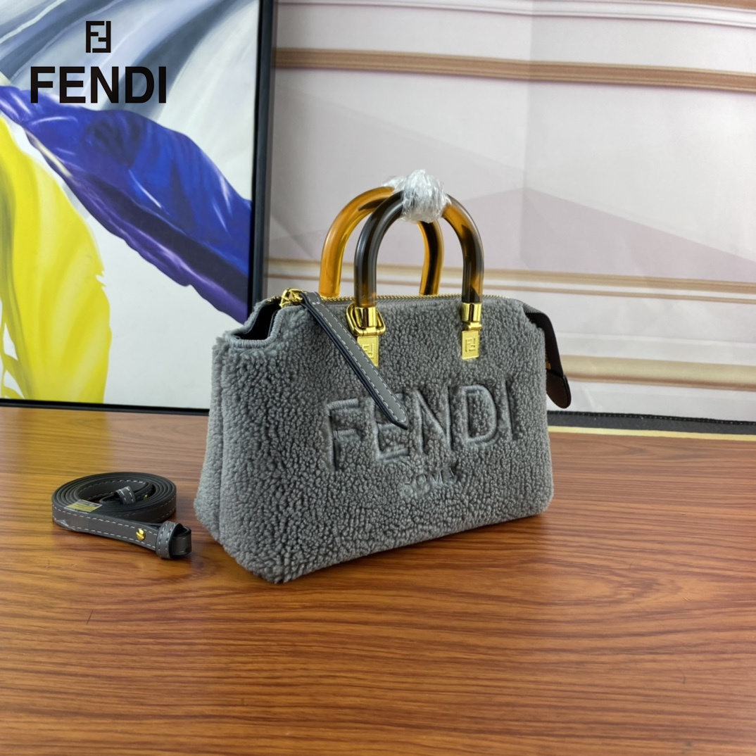 【FENDI公式 旗艦店】 フェンディ ハンドバッグ 当日出荷 好評に付き再入荷！18*12CM