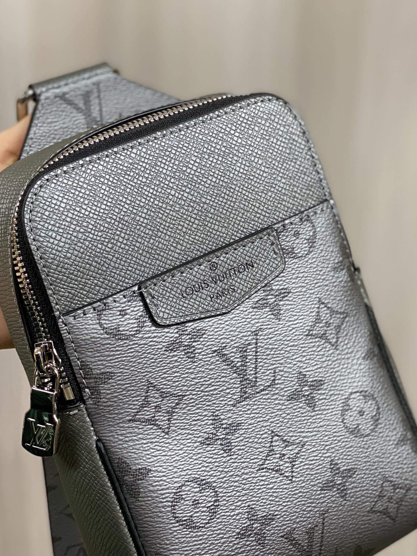 Louis Vuitton アウトドア・スリングバッグ M30833