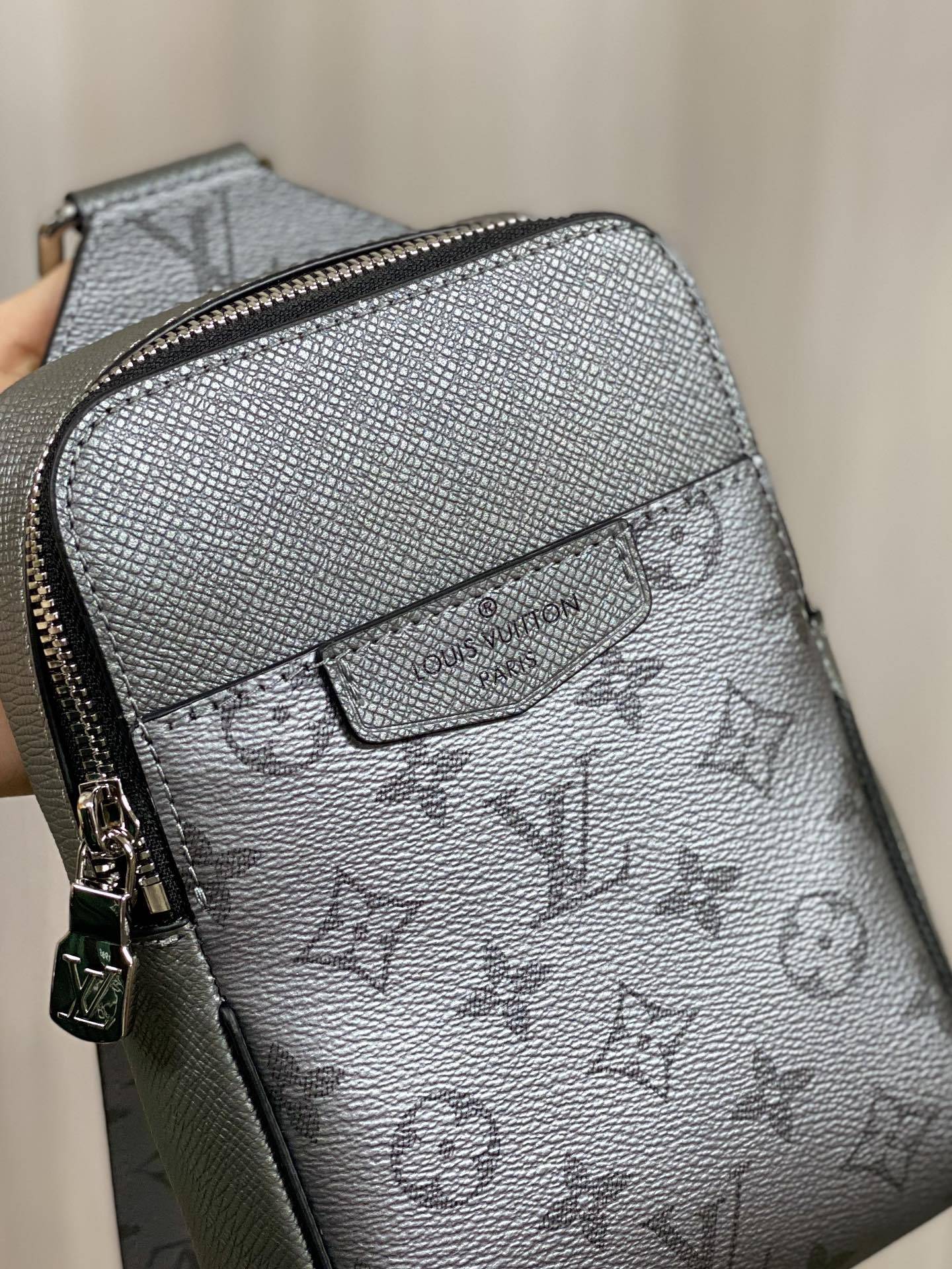 Louis Vuitton アウトドア・スリングバッグ M30833