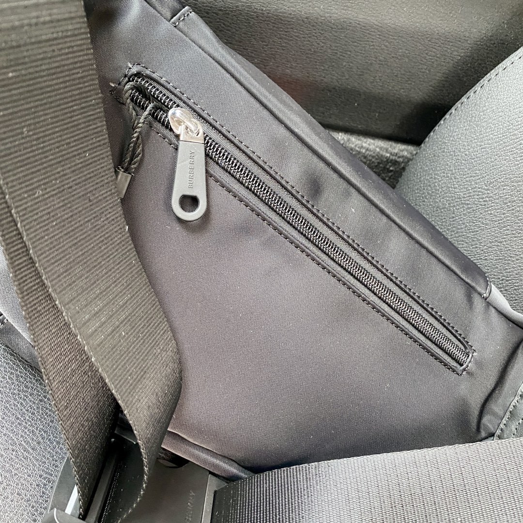 BURBERRY （バーバリー） ウエストバッグ 31X18X7CM