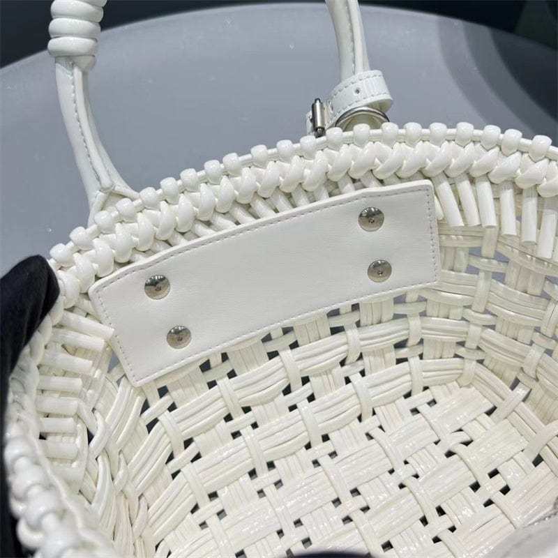 Balenciaga BISTRO XXS ストラップ付きバスケット ホワイト6780282IE3Y9000