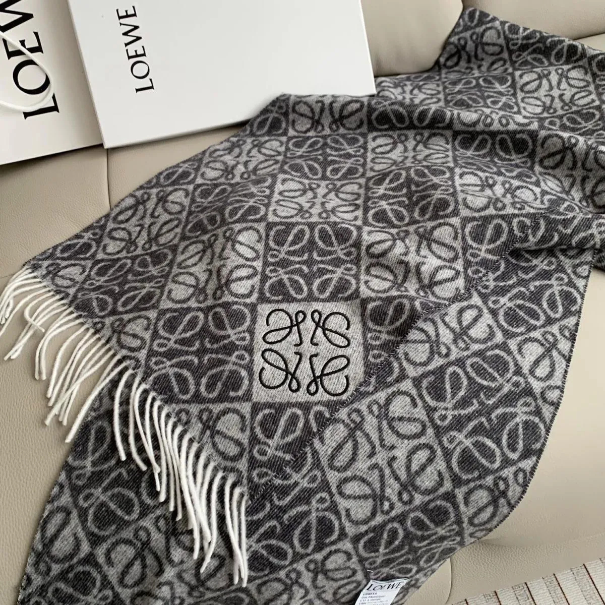 【LOEWE公式旗艦店】ロエベ スカーフ 2本目追加＋2,000円