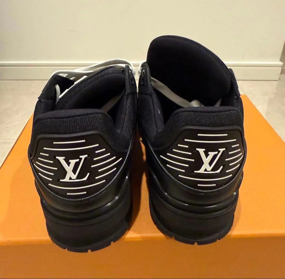 Louis Vuitton スニーカー LV トレーナー 1AAREY