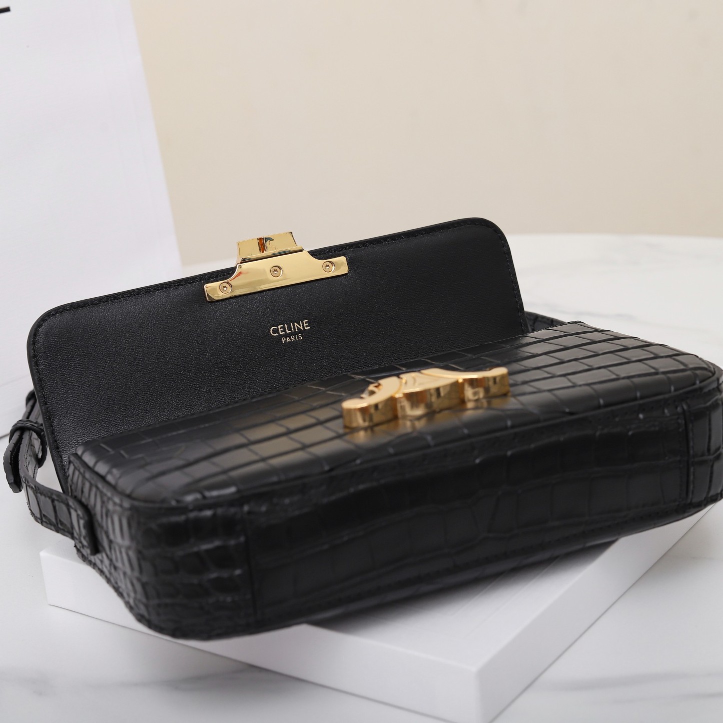 国内発 CELINE クラシック トリオンフ バッグ