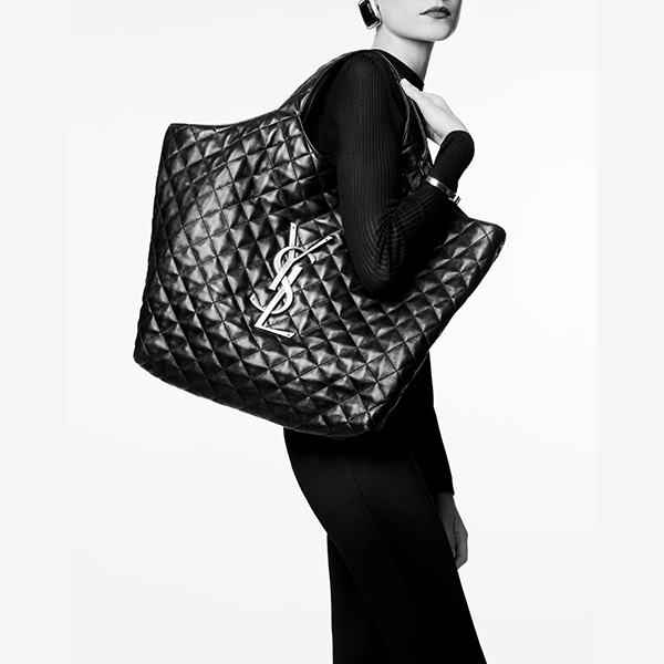 【SAINT LAURENT】滝沢カレンさん愛用!ラムスキン ICAREマキシ ショッピングバッグ