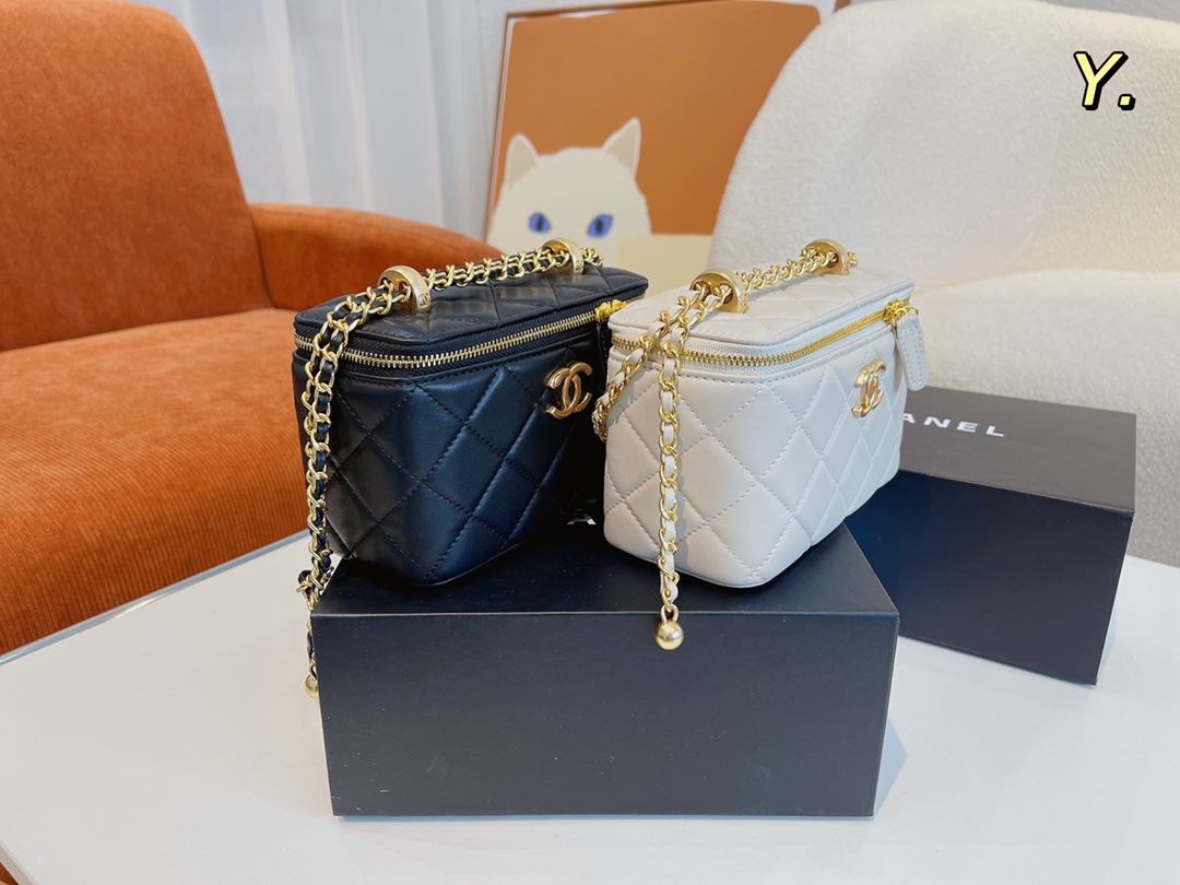 【Chanel 】【シャネル】ショルダーバッグ & クロスボディバッグ 17x8x11 cm