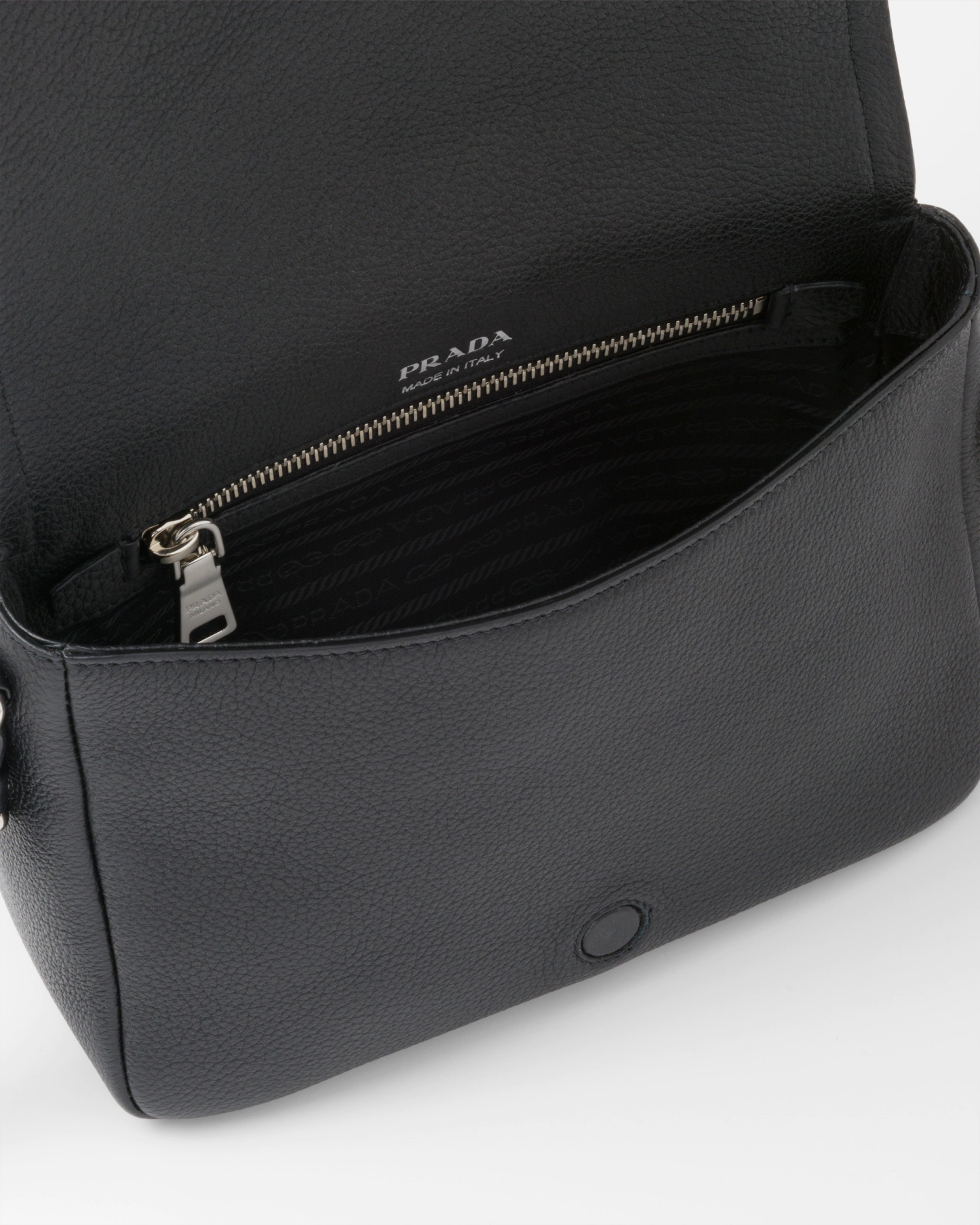 レザーショルダーバッグ