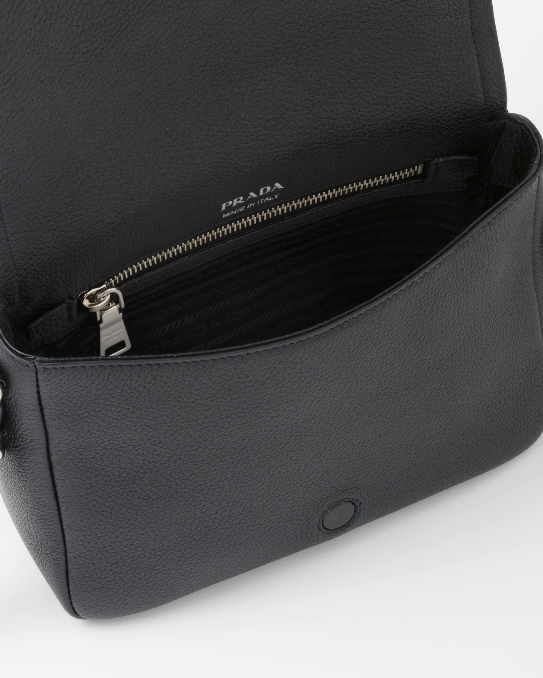 レザーショルダーバッグ