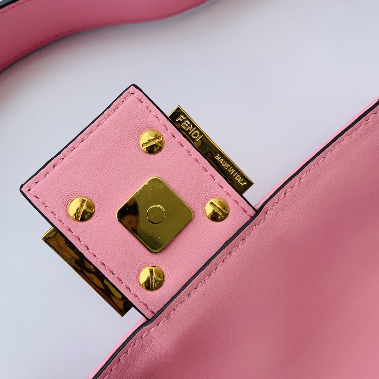 FENDI（フェンディ） メッセンジャーバッグ 26X14X4 CM