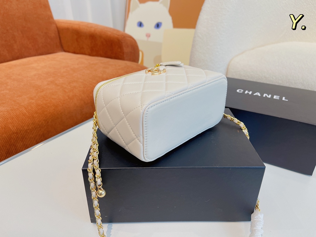 【Chanel 】【シャネル】ショルダーバッグ & クロスボディバッグ 17x8x11 cm