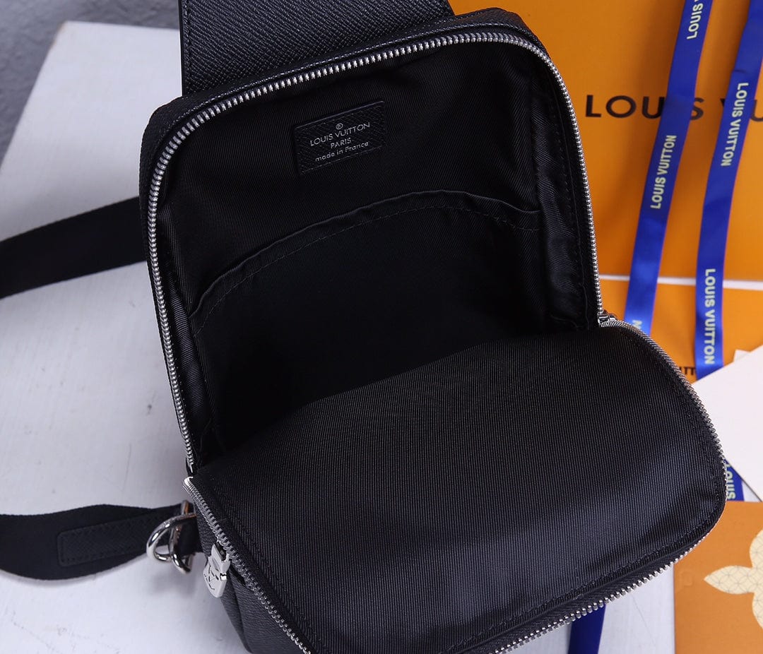 LOUIS VUITTON スリングバック　タイガ M30443