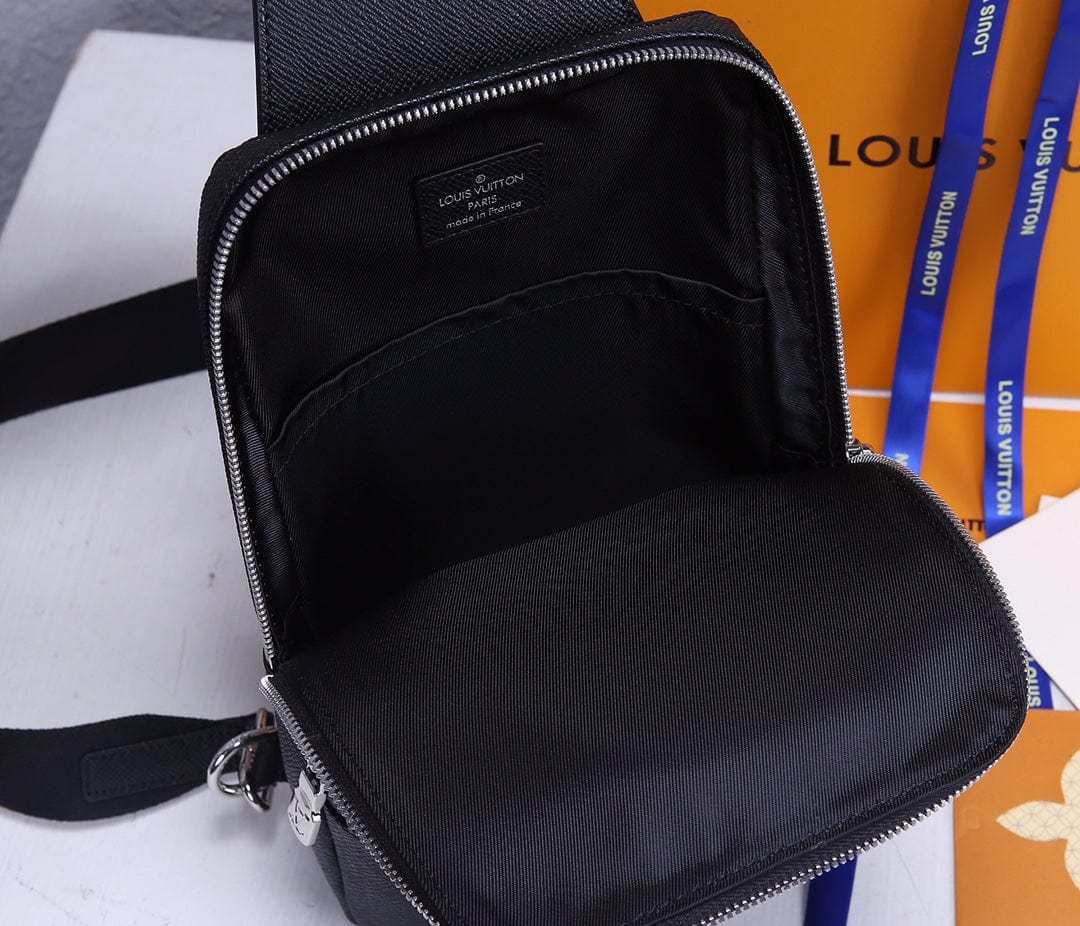 LOUIS VUITTON スリングバック　タイガ M30443