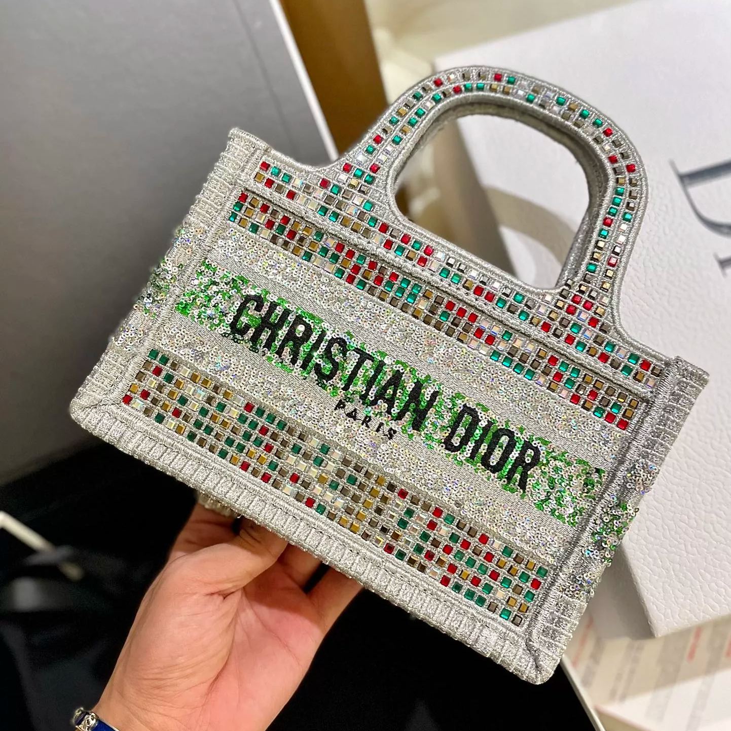 日本未入荷 DIORプレミアムジュエルモザイクBOOK TOTE