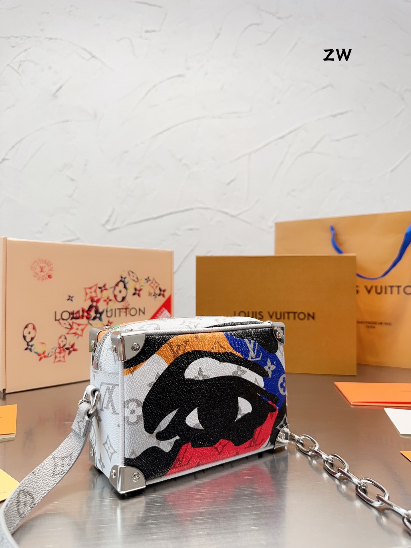 LOUIS VUITTON（ルイヴィトン）MINI SOFT TRUNK メッセンジャーバッグ