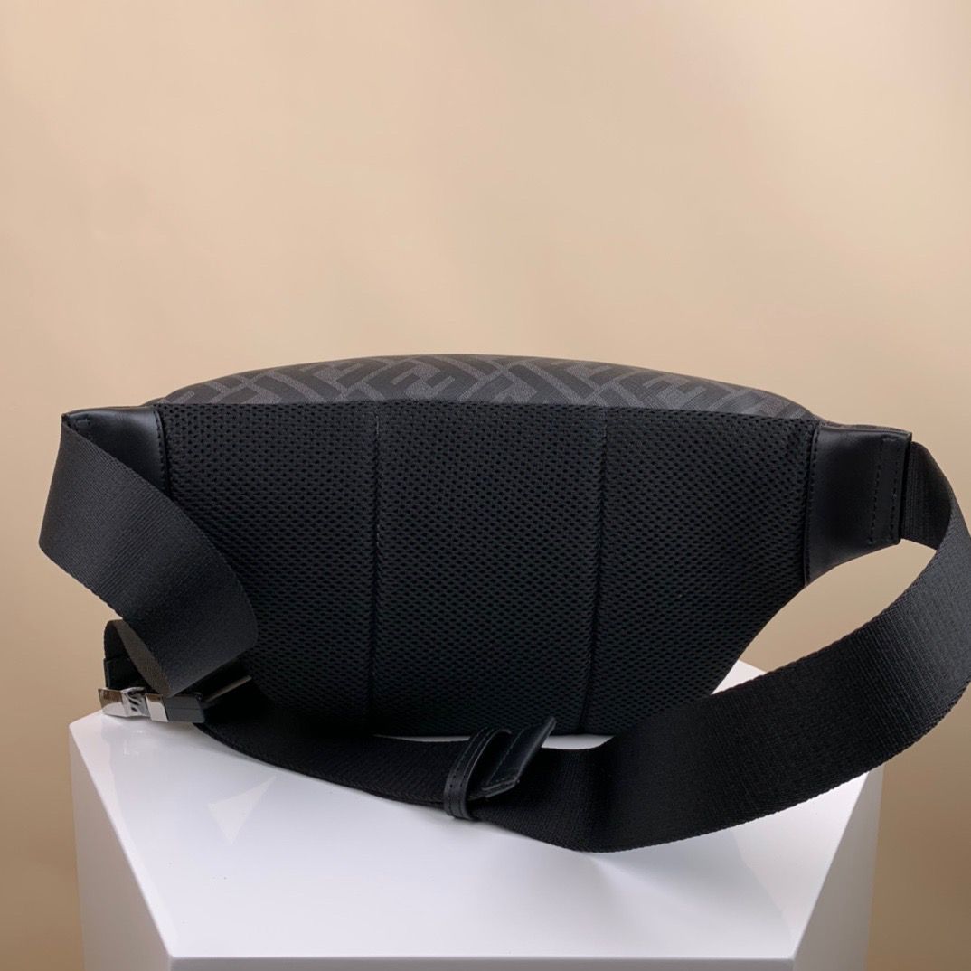 【FENDI公式旗艦店】新作数量限定予行販売 ファニーパック