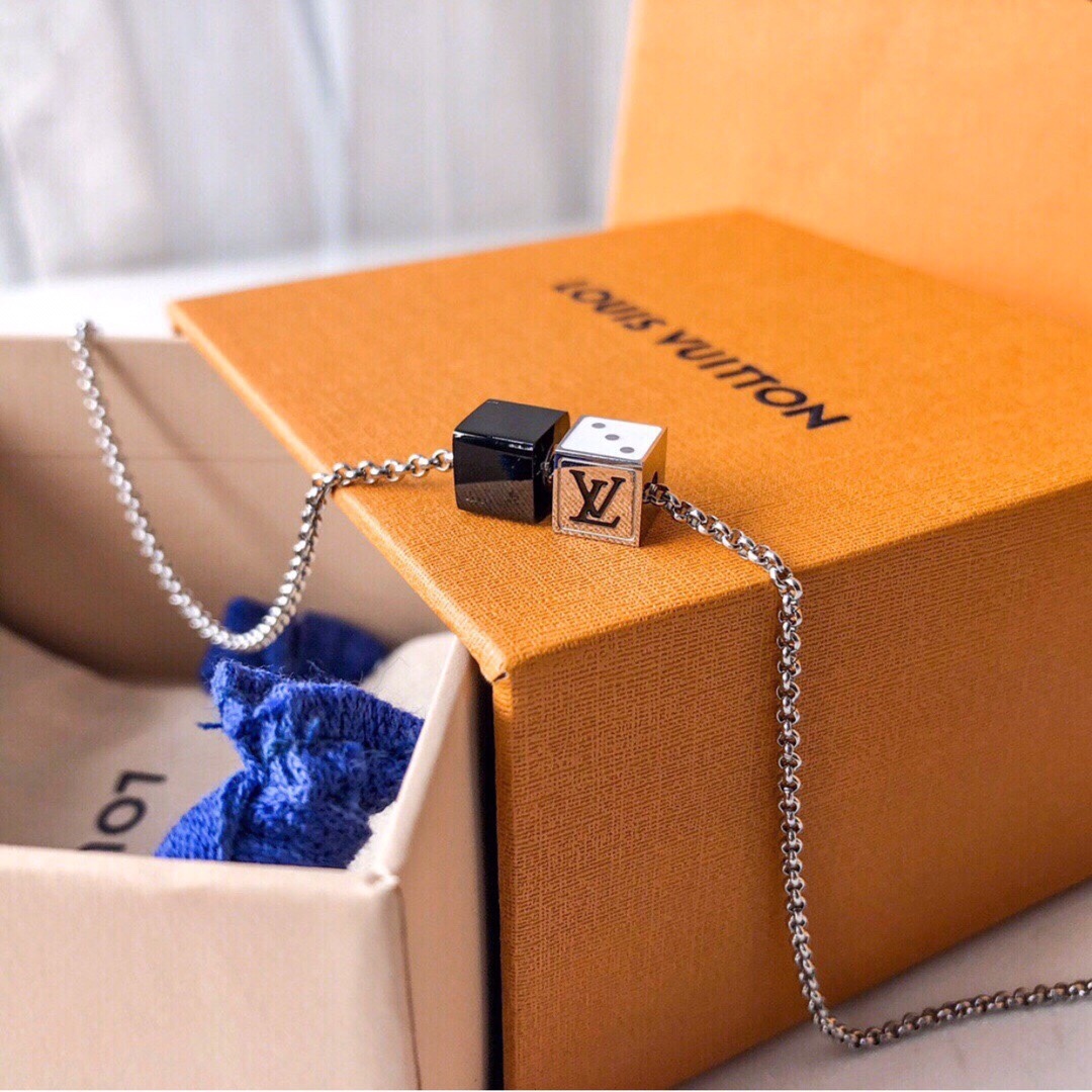 LOUIS VUITTON（ルイヴィトン）ダイス ネックレス
