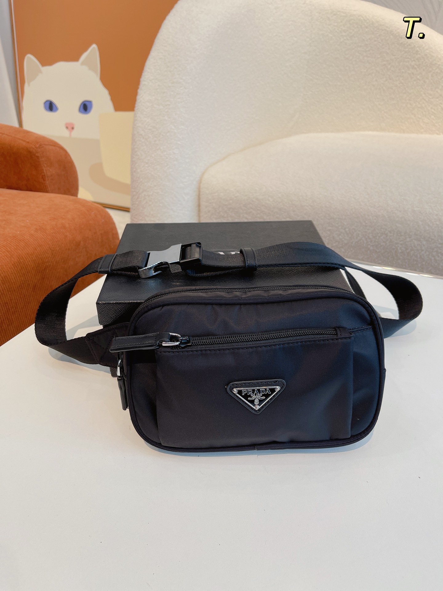 【Prada旗艦店】( プラダ ) バムバッグ 21x4x13 cm