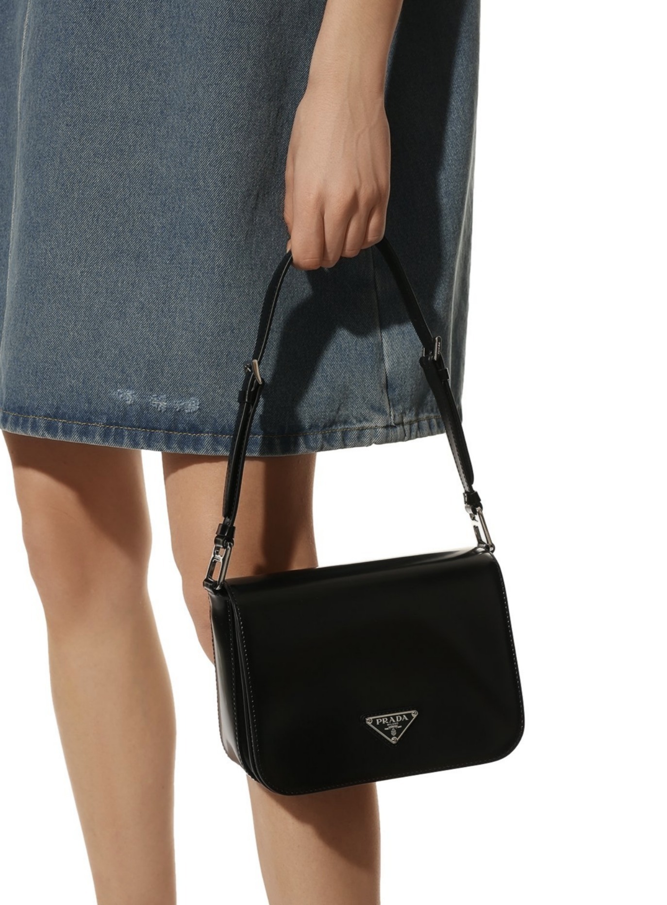 🔥大人気！雑誌「VIVI」に掲載!💓藤田ニコルの愛用ブランドの新作バッグが掲載された💓ブラックレザーショルダーバッグ 👜大人の女性へ