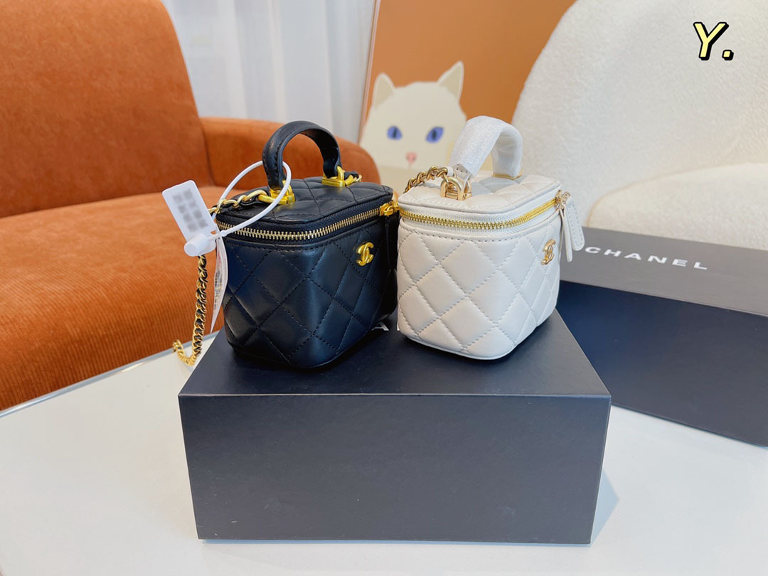 【Chanel 】【シャネル】ショルダーバッグ & クロスボディバッグ 10x7x9 cm