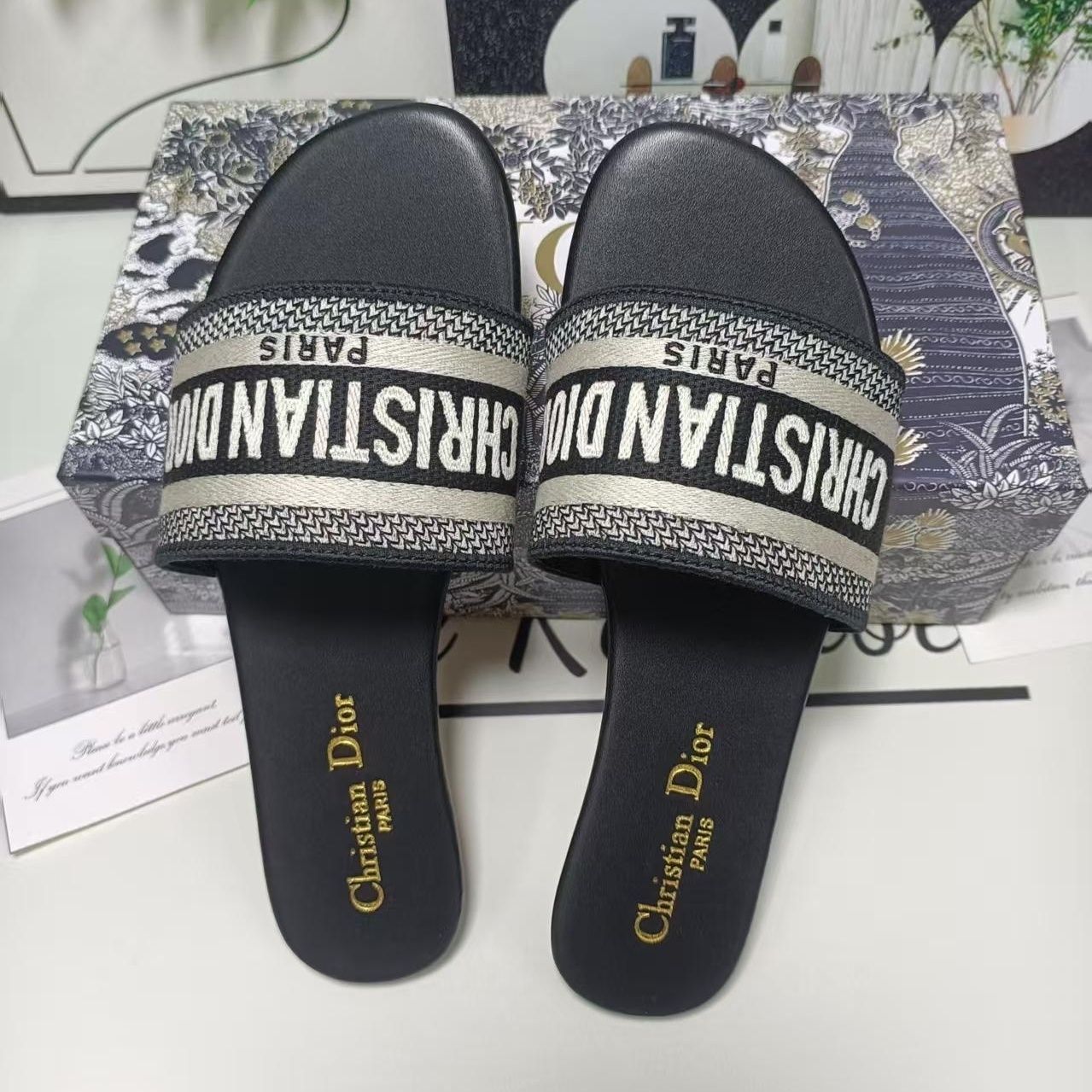 DIOR 人気サンダル