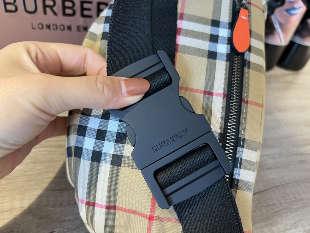 【BUREERRY公式 旗艦店】（バーバリー） ウエストポーチ 28cmX16cm