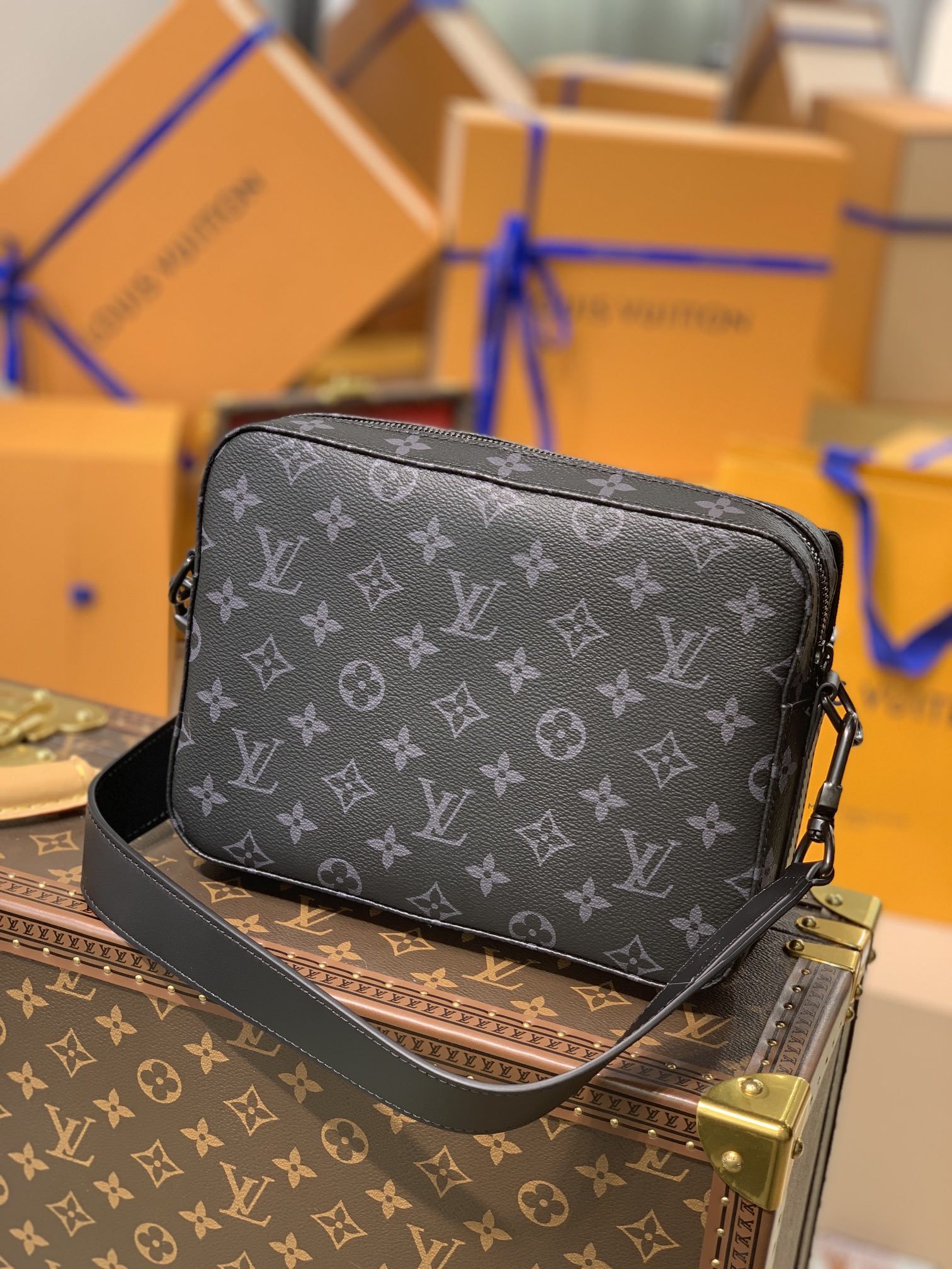 LOUIS VUITTON LVメンズバッグ03