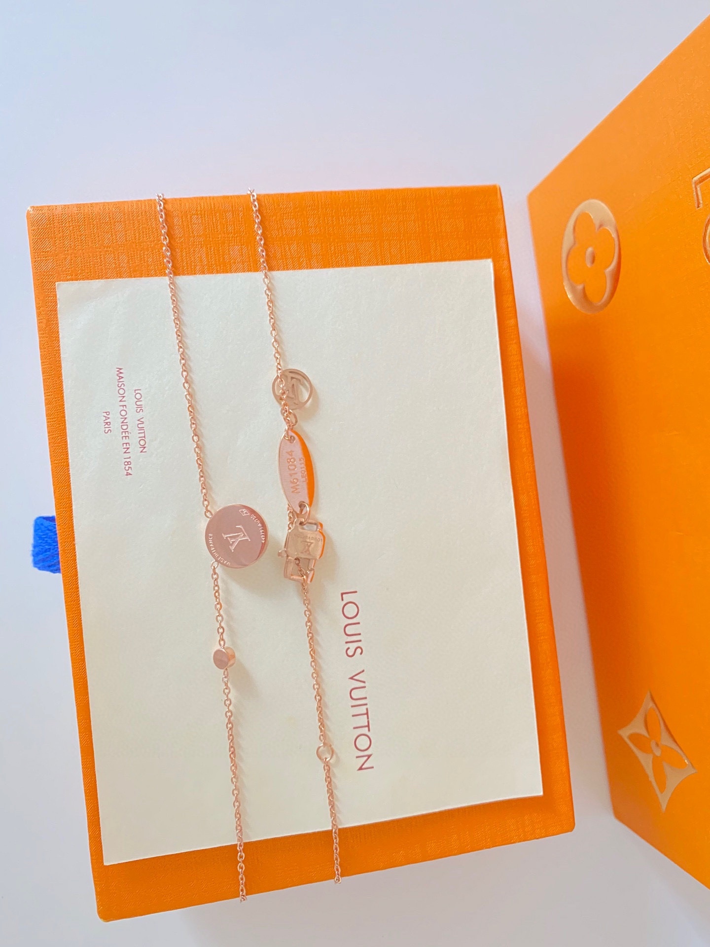 LOUIS VUITTON（ルイヴィトン） シェルネックレス Q93520