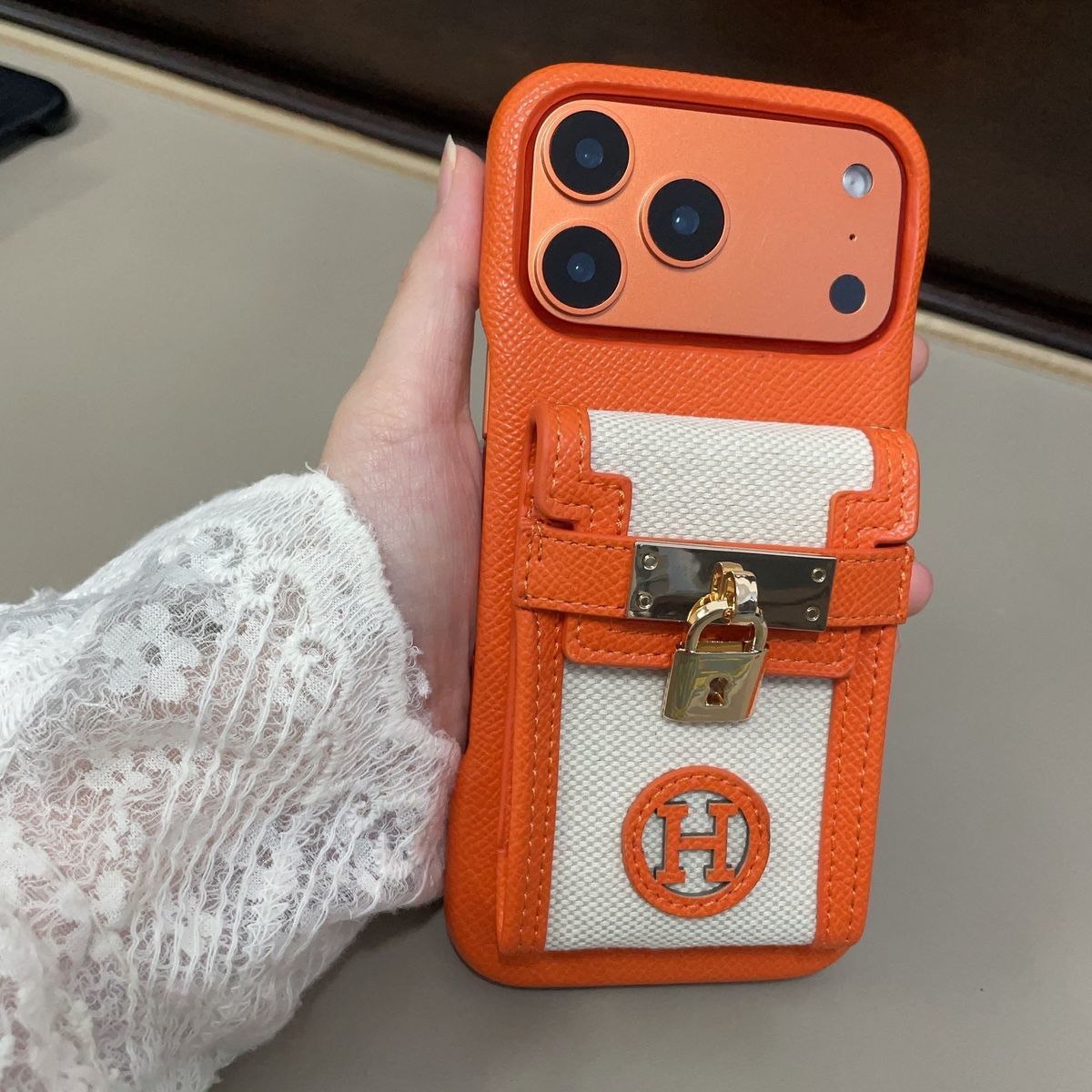 HERMES エルメス 携帯電話ケース 適用対象 apple iPhone